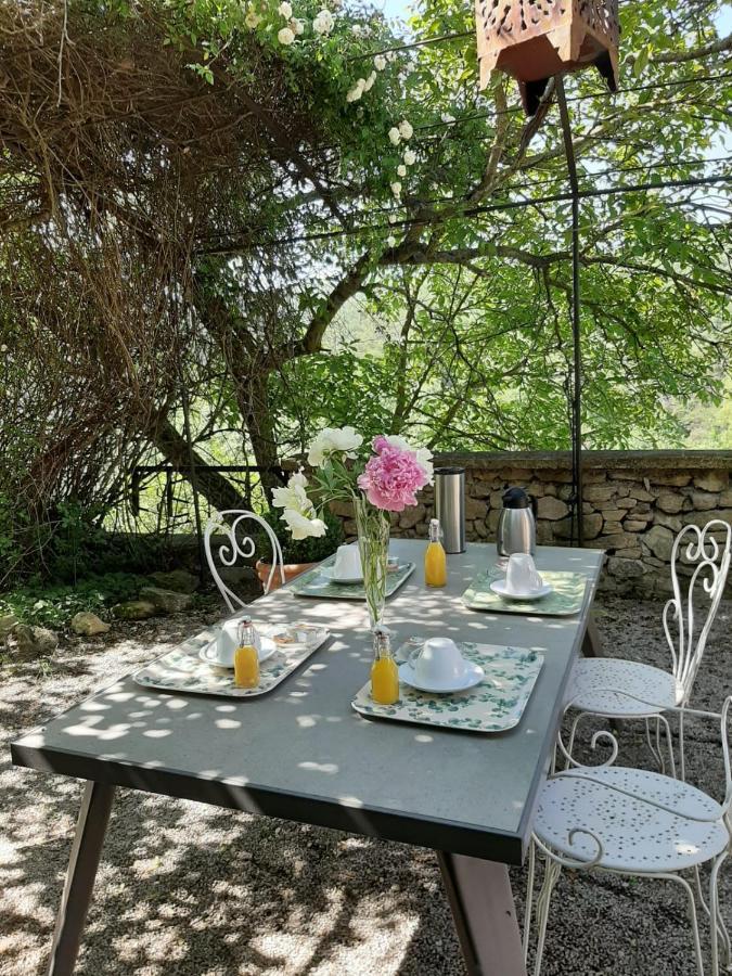 Bed and Breakfast Le Relais D'Elle Niozelles Exterior foto